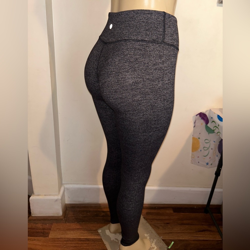 Lululemon Black/white leggings Women’s size 4